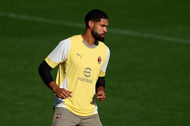 روبن لوفتوس تشيك لاعب خط وسط ميلان